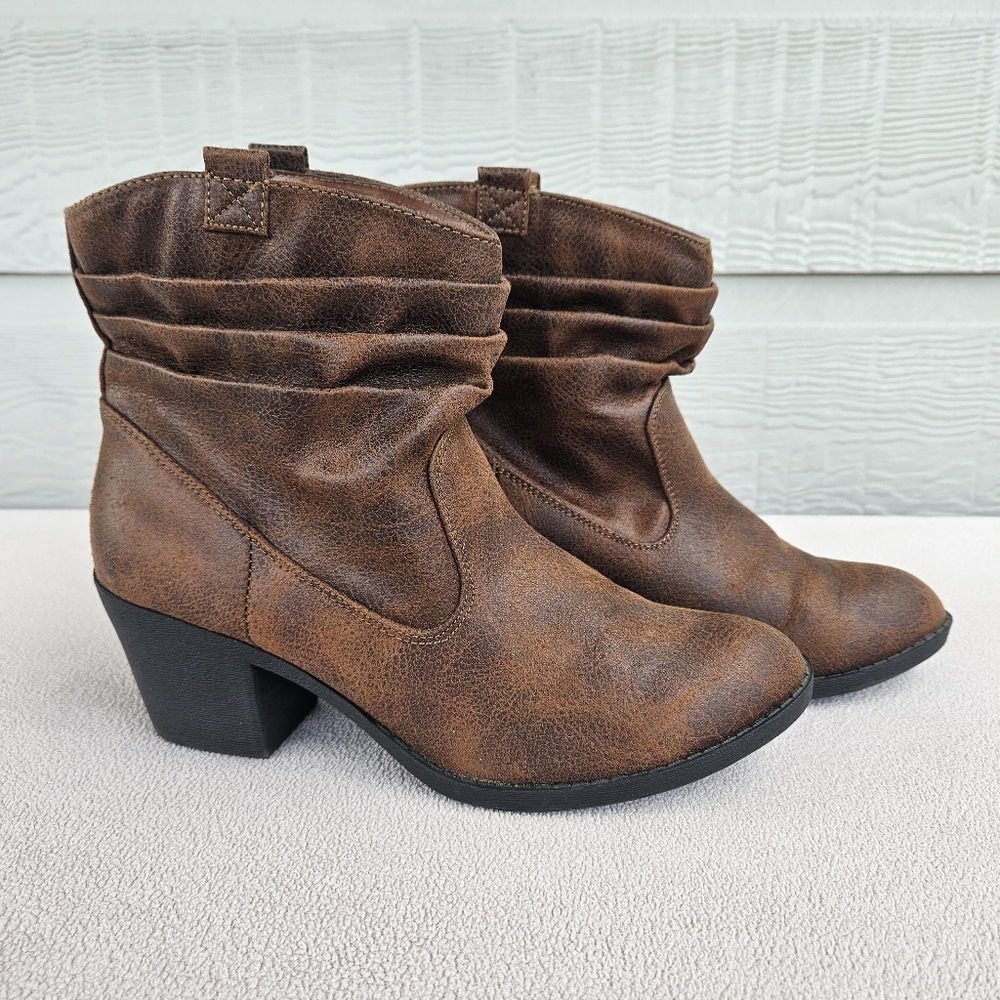 Arizona Gianna Bootie Women SZ 8 Brown Pull On Heel Slouched Ankle Faux Suede